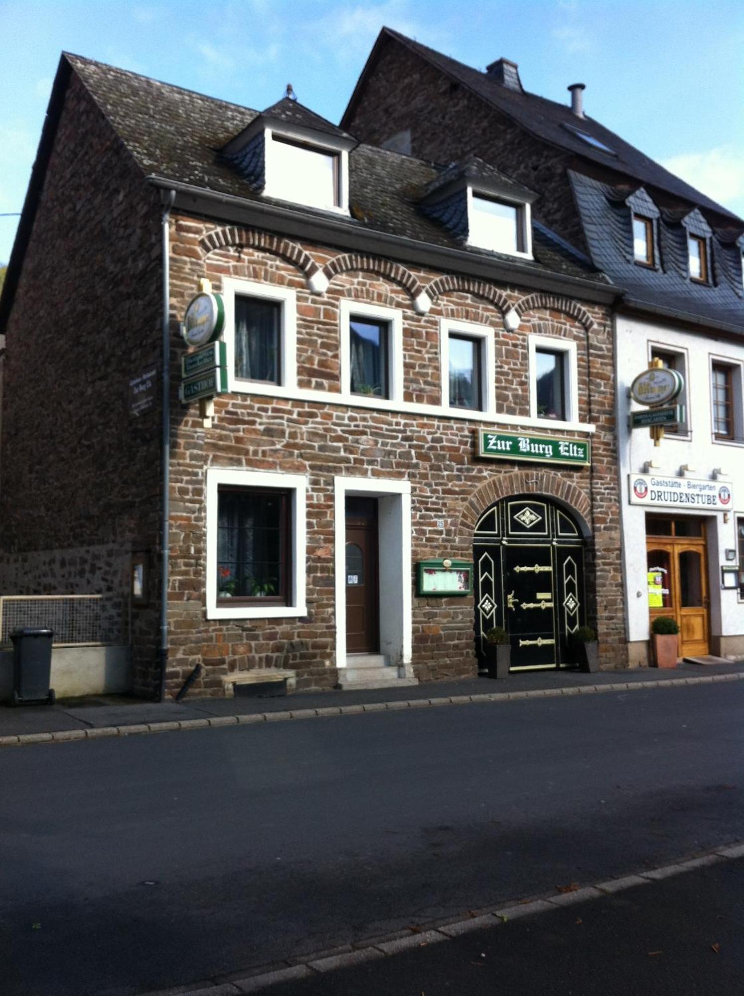Hotel Zur Burg Eltz Moselkern Exterior foto